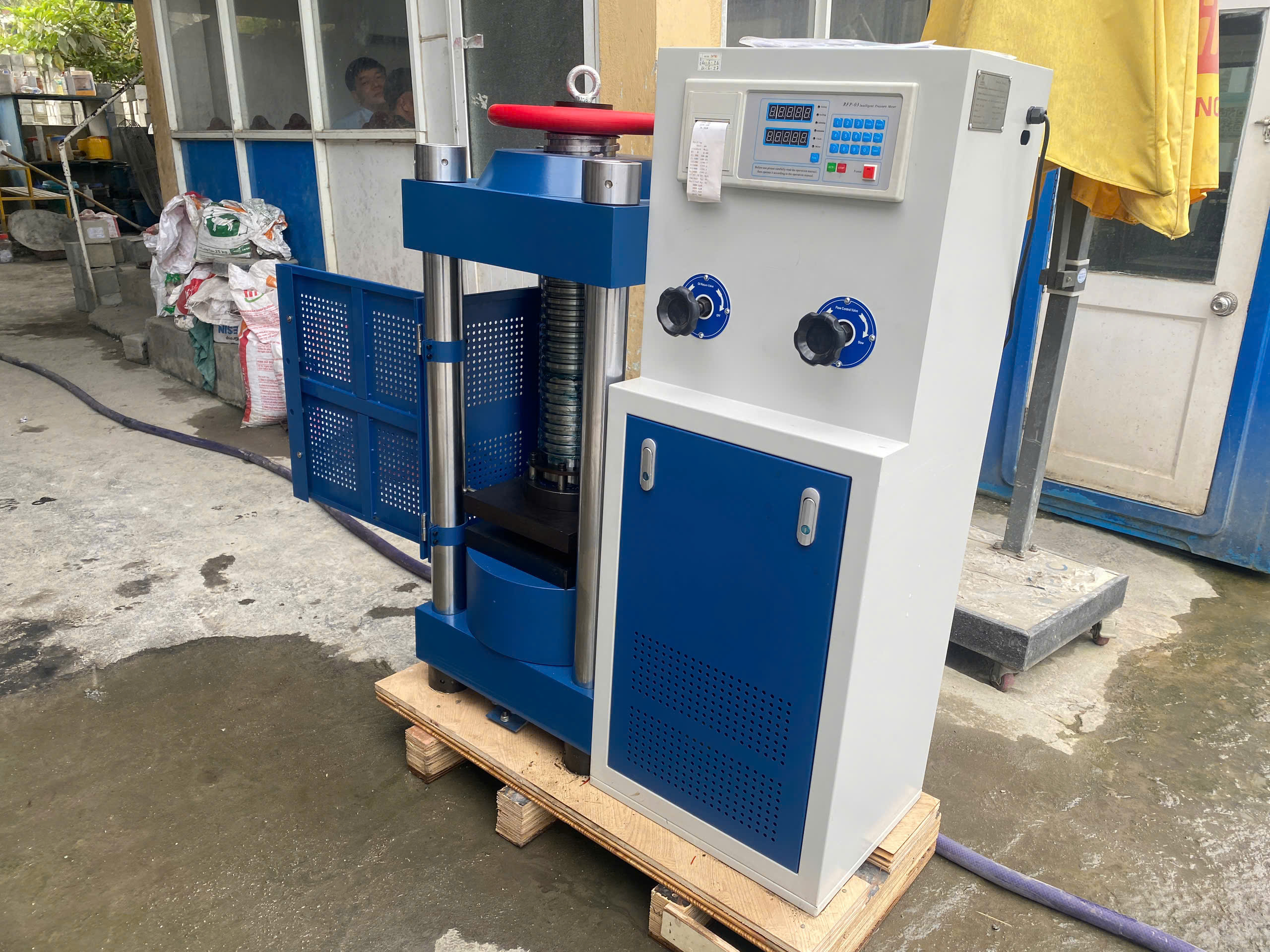 Máy Nén Bê Tông TYA-2000 LONGCHEN - Hình ảnh 3